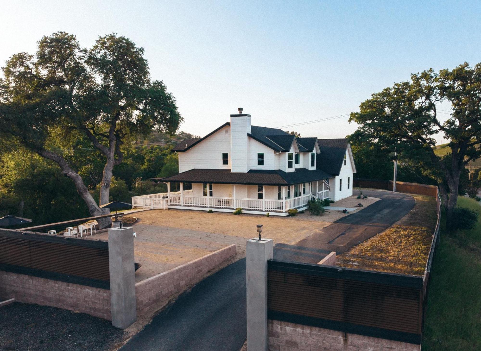 Wine Country Modern Farmhouse With Heated Pool, Hot Tub, Cybertruck Пасо Роблс Экстерьер фото